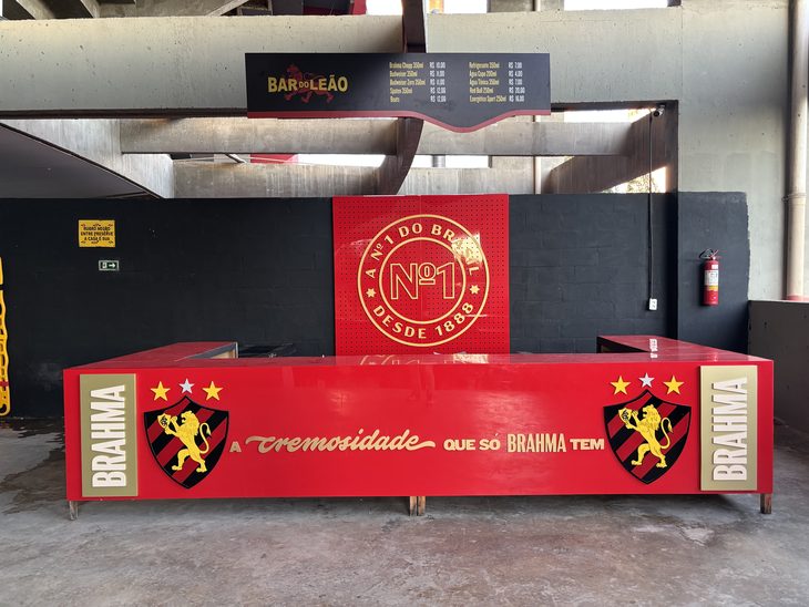 Bar do Leão reformado com balcão Brahma