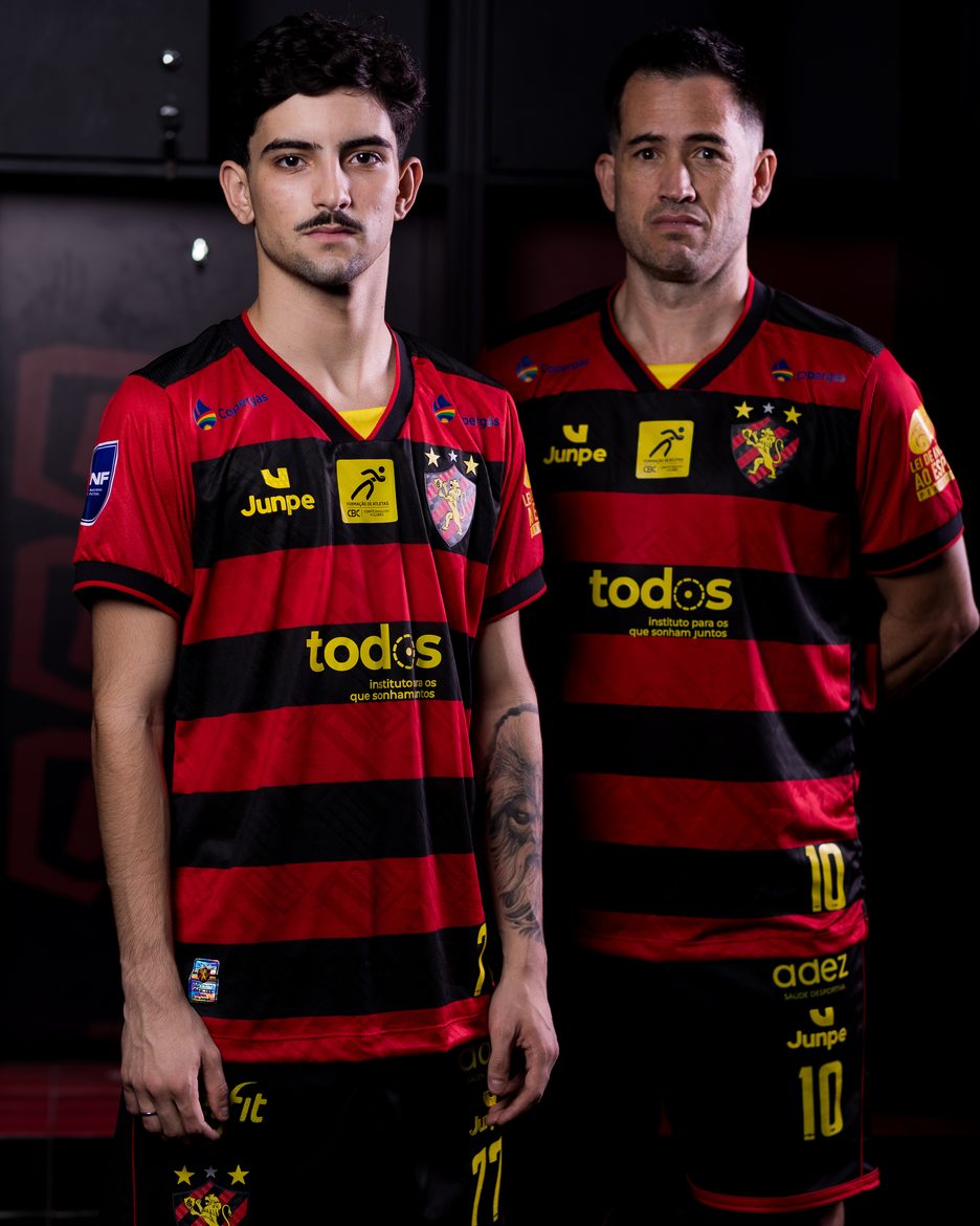 Atletas do futsal com novos uniformes Junpe