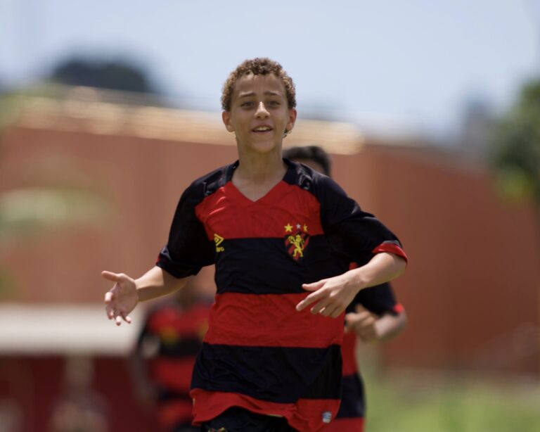 Sub-13 vence Clássico dos Clássicos e abre vantagem na semifinal do Estadual