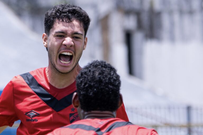 Sub-20 vence mais uma e é finalista da Copa Recife