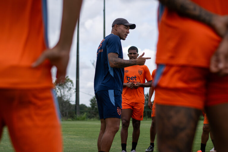 Roger Silva comemora semana de trabalho no CT: “Muito produtiva”