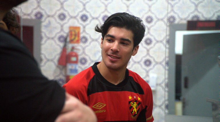 Apaixonado pelo Sport, piloto Celso Neto visita a Ilha do Retiro e estreita laços com o Clube