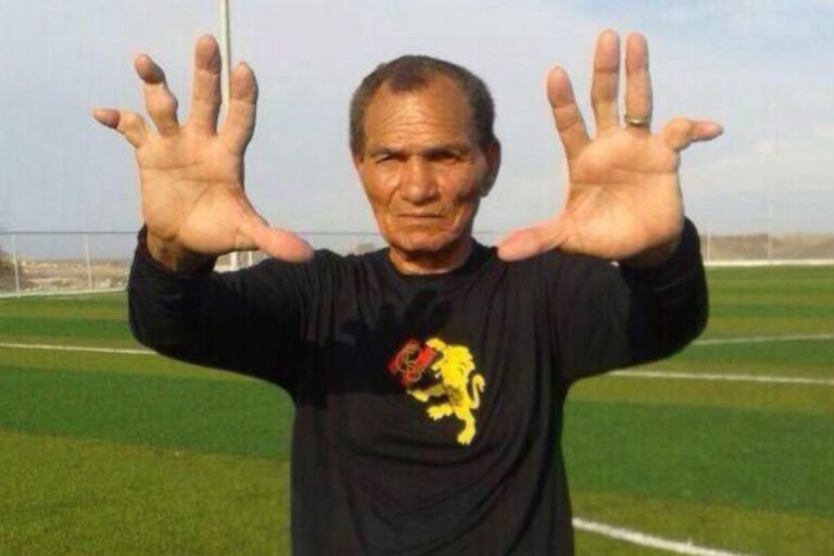 Dos maiores goleiros do futebol mundial, Manga faria mais um ano de vida na data de hoje e é mais um grande craque criado na base rubro-negra. Foto: Reprodução