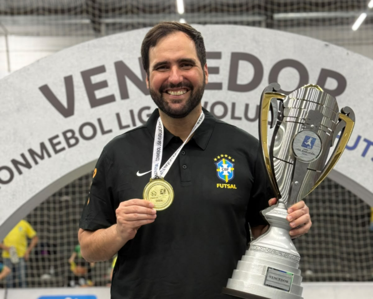Vanildo Neto é campeão da Liga Evolução de Futsal como treinador da Seleção Brasileira