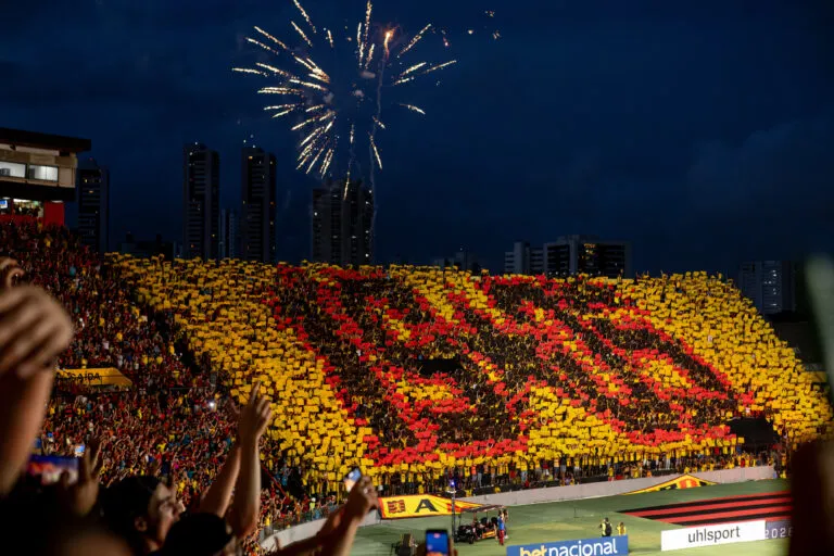 Mosaico "1905" no primeiro jogo da final. Foto: Igor Cysneiros/SCR