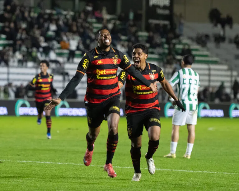 Acionado por Márcio Goiano na segunda etapa, Iury Castilho marcou o gol da vitória leonina. Foto: Max Peixoto