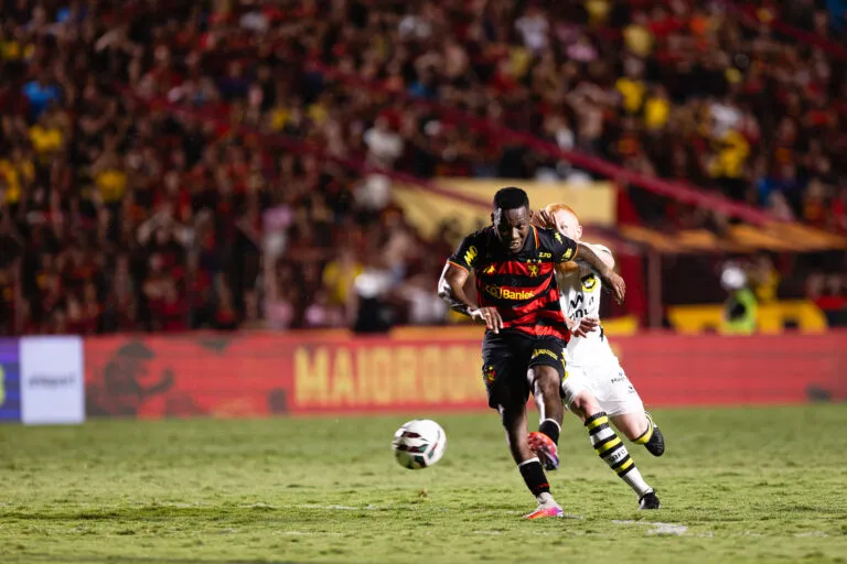 Gol da vitória foi cereja no bolo de uma grande exibição do camisa 7 rubro-negro. (Foto: Paulo Paiva/SCR)