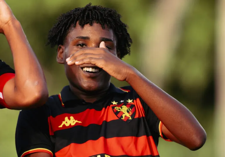 Flávio Jr é o artilheiro da competição com 8 gols.