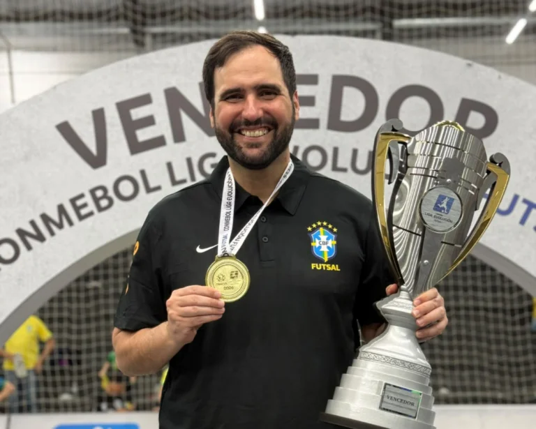 Vanildo Neto é campeão da Liga Evolução de Futsal como treinador da Seleção Brasileira